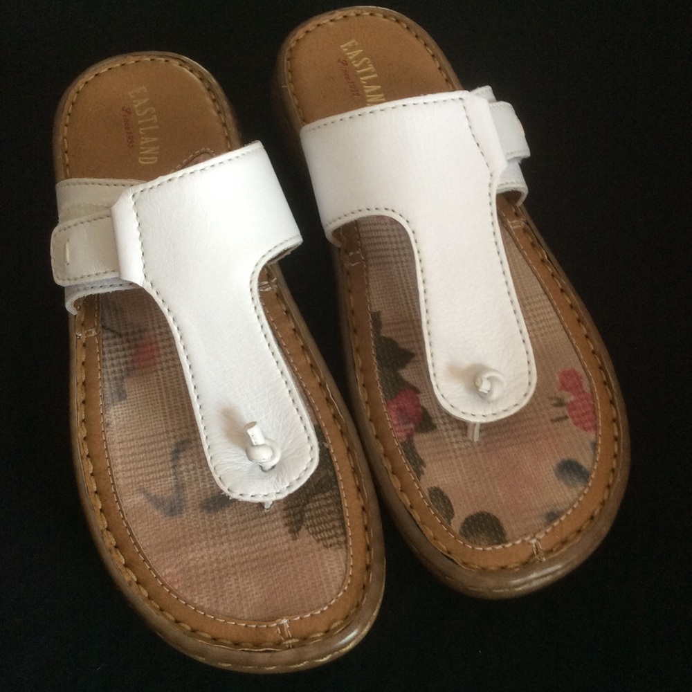 NWOT Eastland White Sandals, Sz 8M